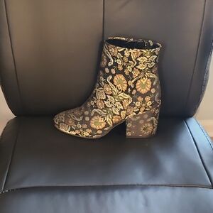 Kenneth Cole Black and Yellow Ankle Boots with Chunky Heel